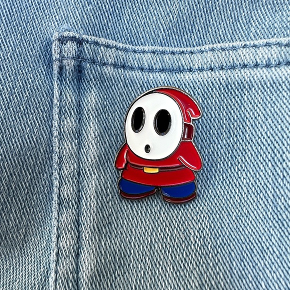 Mario Bros ShyGuy Enamel Pin Brooch - Picture 4 of 5